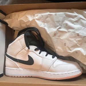 Women’s Jordan 1 Mid